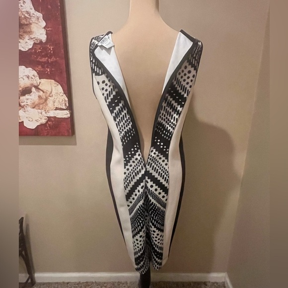 Monroe & Main Art Bodycon Dress, size 10 - Picture 5 of 6